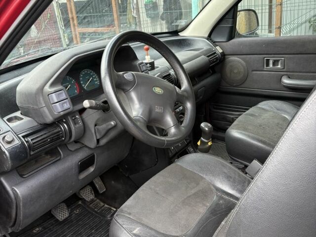 Червоний Ленд Ровер Freelander, об'ємом двигуна 1.8 л та пробігом 260 тис. км за 3856 $, фото 2 на Automoto.ua