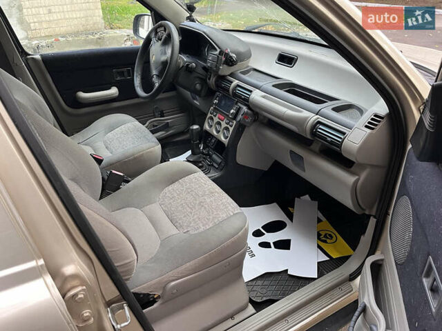 Желтый Ленд Ровер Фрилендер, объемом двигателя 1.8 л и пробегом 245 тыс. км за 3900 $, фото 6 на Automoto.ua