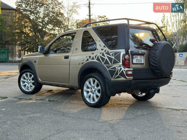 Желтый Ленд Ровер Фрилендер, объемом двигателя 1.95 л и пробегом 364 тыс. км за 7000 $, фото 4 на Automoto.ua