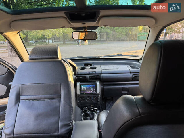 Желтый Ленд Ровер Фрилендер, объемом двигателя 1.95 л и пробегом 364 тыс. км за 7000 $, фото 14 на Automoto.ua