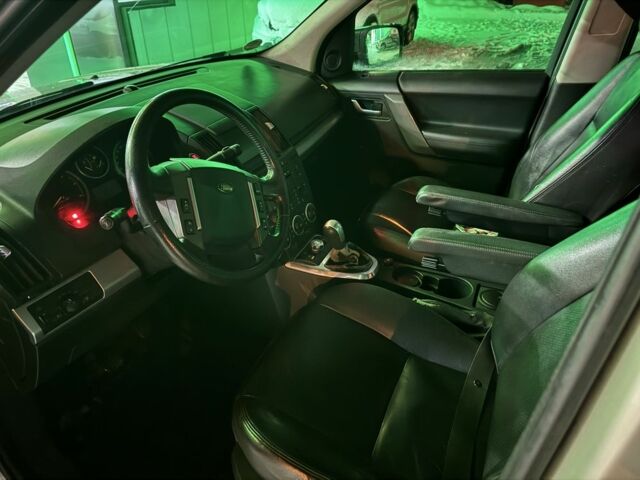 Жовтий Ленд Ровер Freelander, об'ємом двигуна 2.2 л та пробігом 300 тис. км за 3500 $, фото 5 на Automoto.ua