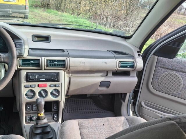 Сірий Ленд Ровер Freelander, об'ємом двигуна 1.8 л та пробігом 250 тис. км за 1917 $, фото 5 на Automoto.ua