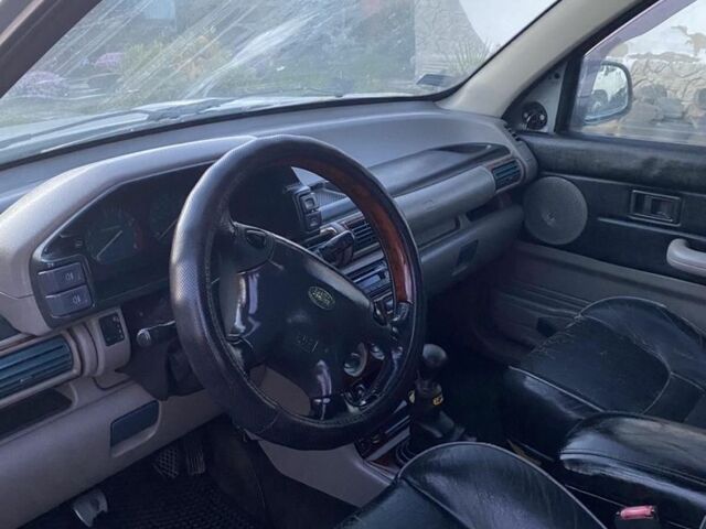 Серый Ленд Ровер Фрилендер, объемом двигателя 1.8 л и пробегом 238 тыс. км за 5000 $, фото 3 на Automoto.ua