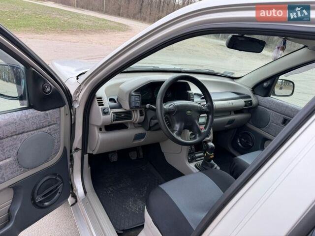 Серый Ленд Ровер Фрилендер, объемом двигателя 2 л и пробегом 266 тыс. км за 5200 $, фото 9 на Automoto.ua