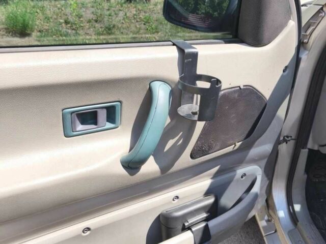 Серый Ленд Ровер Фрилендер, объемом двигателя 2 л и пробегом 354 тыс. км за 5000 $, фото 5 на Automoto.ua