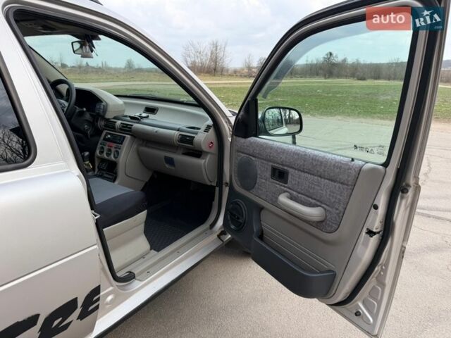Серый Ленд Ровер Фрилендер, объемом двигателя 2 л и пробегом 266 тыс. км за 5200 $, фото 26 на Automoto.ua