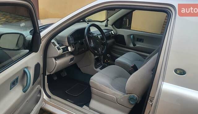 Серый Ленд Ровер Фрилендер, объемом двигателя 1.8 л и пробегом 320 тыс. км за 4300 $, фото 6 на Automoto.ua