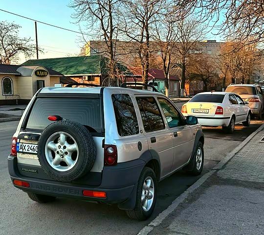 Сірий Ленд Ровер Freelander, об'ємом двигуна 1.8 л та пробігом 370 тис. км за 4399 $, фото 3 на Automoto.ua