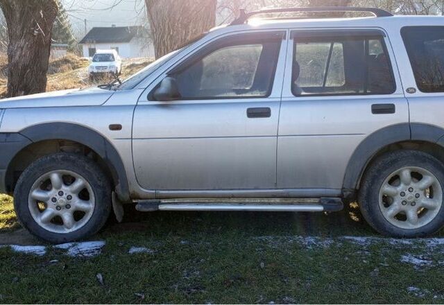 Серый Ленд Ровер Фрилендер, объемом двигателя 2 л и пробегом 200 тыс. км за 4400 $, фото 3 на Automoto.ua