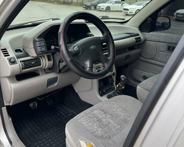 Сірий Ленд Ровер Freelander, об'ємом двигуна 2 л та пробігом 299 тис. км за 4200 $, фото 12 на Automoto.ua