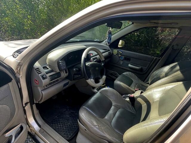 Серый Ленд Ровер Фрилендер, объемом двигателя 2 л и пробегом 190 тыс. км за 3500 $, фото 3 на Automoto.ua