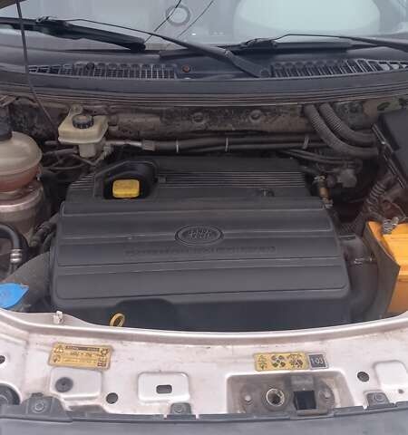 Серый Ленд Ровер Фрилендер, объемом двигателя 1.95 л и пробегом 230 тыс. км за 4800 $, фото 5 на Automoto.ua