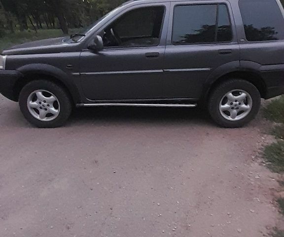 Сірий Ленд Ровер Freelander, об'ємом двигуна 2 л та пробігом 300 тис. км за 2100 $, фото 2 на Automoto.ua