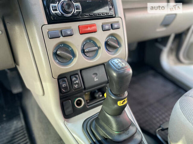 Сірий Ленд Ровер Freelander, об'ємом двигуна 2 л та пробігом 251 тис. км за 3850 $, фото 28 на Automoto.ua