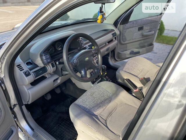 Сірий Ленд Ровер Freelander, об'ємом двигуна 2 л та пробігом 251 тис. км за 3850 $, фото 26 на Automoto.ua