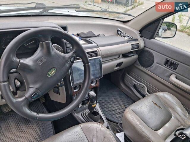 Сірий Ленд Ровер Freelander, об'ємом двигуна 1.95 л та пробігом 240 тис. км за 5200 $, фото 3 на Automoto.ua
