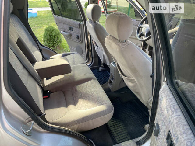 Сірий Ленд Ровер Freelander, об'ємом двигуна 2 л та пробігом 251 тис. км за 3850 $, фото 32 на Automoto.ua