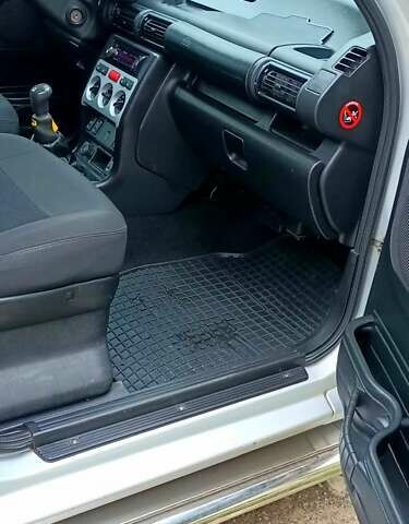 Сірий Ленд Ровер Freelander, об'ємом двигуна 1.8 л та пробігом 388 тис. км за 5200 $, фото 4 на Automoto.ua