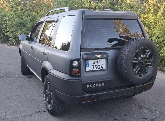 Серый Ленд Ровер Фрилендер, объемом двигателя 2 л и пробегом 200 тыс. км за 3632 $, фото 3 на Automoto.ua