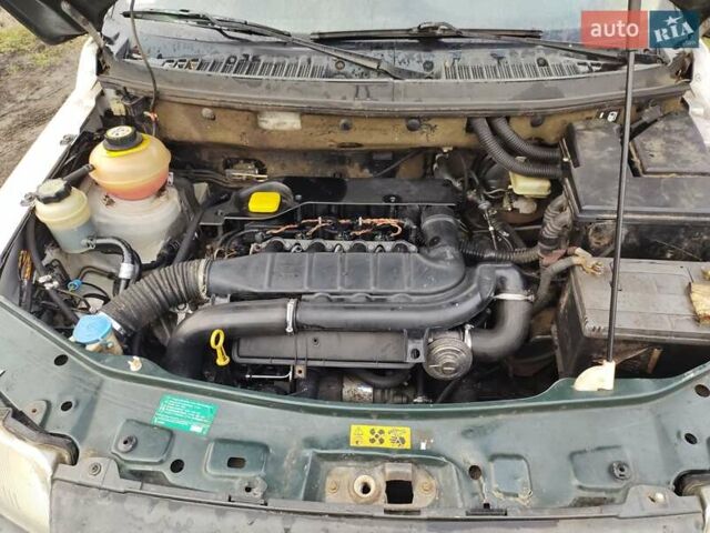 Серый Ленд Ровер Фрилендер, объемом двигателя 2 л и пробегом 327 тыс. км за 4000 $, фото 6 на Automoto.ua