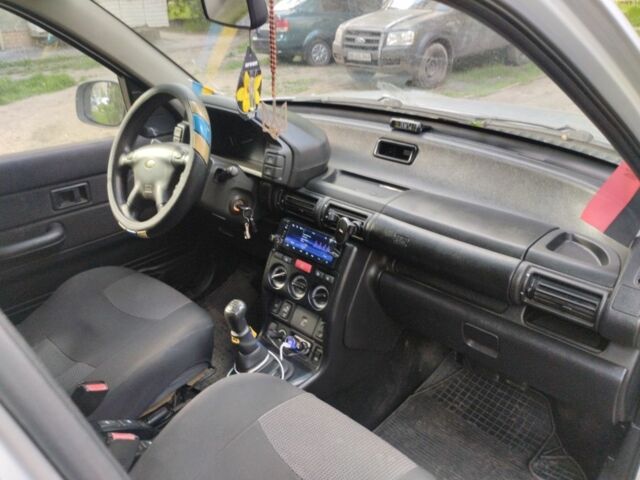 Сірий Ленд Ровер Freelander, об'ємом двигуна 2 л та пробігом 370 тис. км за 3200 $, фото 6 на Automoto.ua