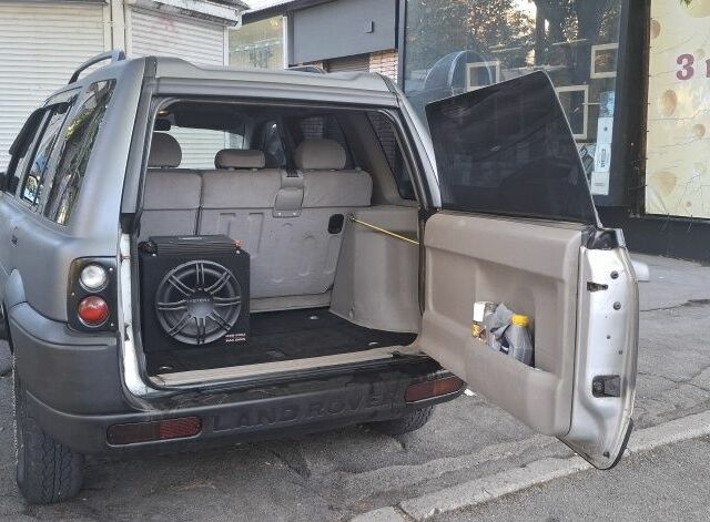 Серый Ленд Ровер Фрилендер, объемом двигателя 2 л и пробегом 200 тыс. км за 3632 $, фото 11 на Automoto.ua