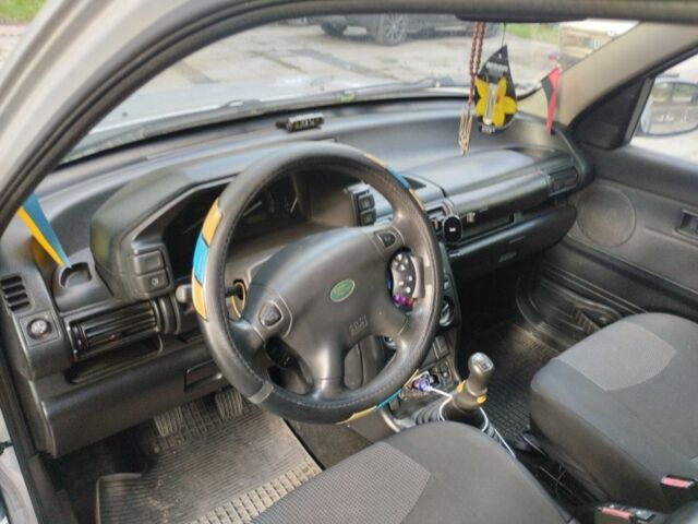 Сірий Ленд Ровер Freelander, об'ємом двигуна 2 л та пробігом 370 тис. км за 3200 $, фото 5 на Automoto.ua