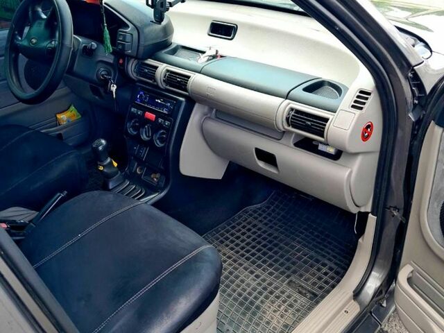 Серый Ленд Ровер Фрилендер, объемом двигателя 2 л и пробегом 167 тыс. км за 3500 $, фото 5 на Automoto.ua