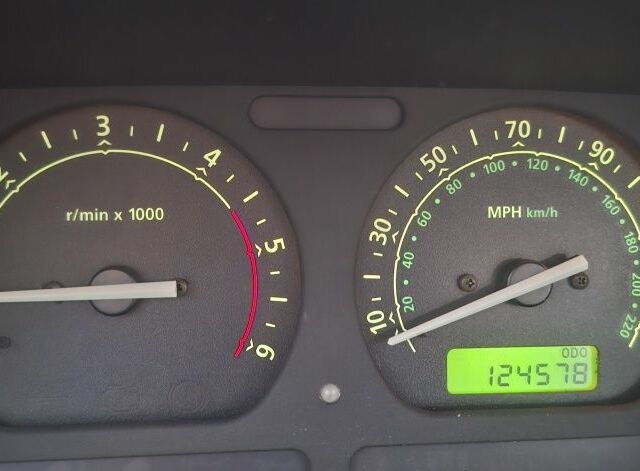 Серый Ленд Ровер Фрилендер, объемом двигателя 2 л и пробегом 200 тыс. км за 3632 $, фото 14 на Automoto.ua