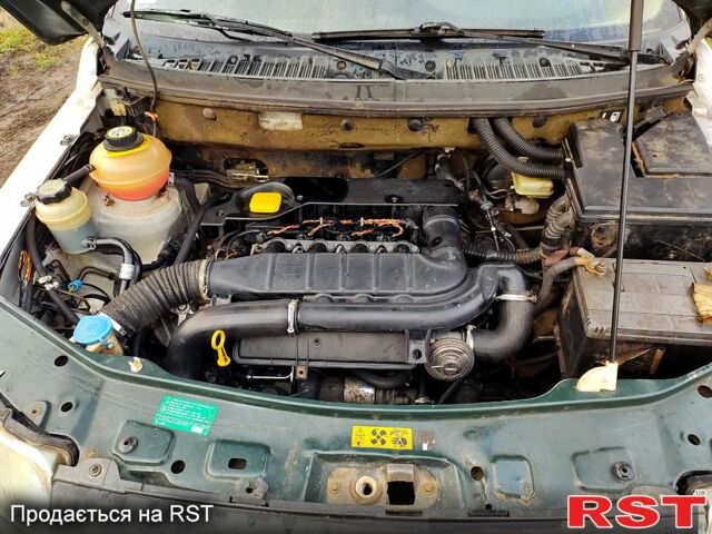 Серый Ленд Ровер Фрилендер, объемом двигателя 2 л и пробегом 300 тыс. км за 3000 $, фото 2 на Automoto.ua