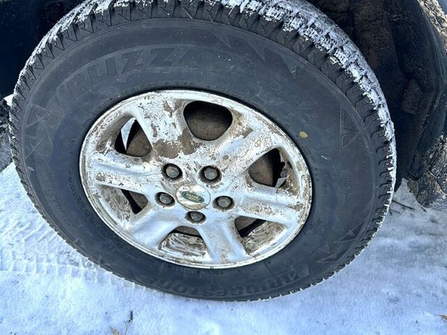 Серый Ленд Ровер Фрилендер, объемом двигателя 2 л и пробегом 380 тыс. км за 2800 $, фото 5 на Automoto.ua