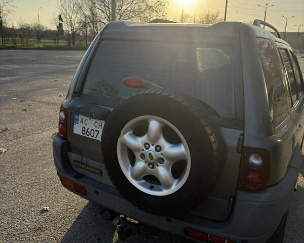 Серый Ленд Ровер Фрилендер, объемом двигателя 1.95 л и пробегом 200 тыс. км за 3900 $, фото 2 на Automoto.ua