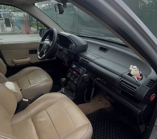Сірий Ленд Ровер Freelander, об'ємом двигуна 2.5 л та пробігом 250 тис. км за 5000 $, фото 6 на Automoto.ua