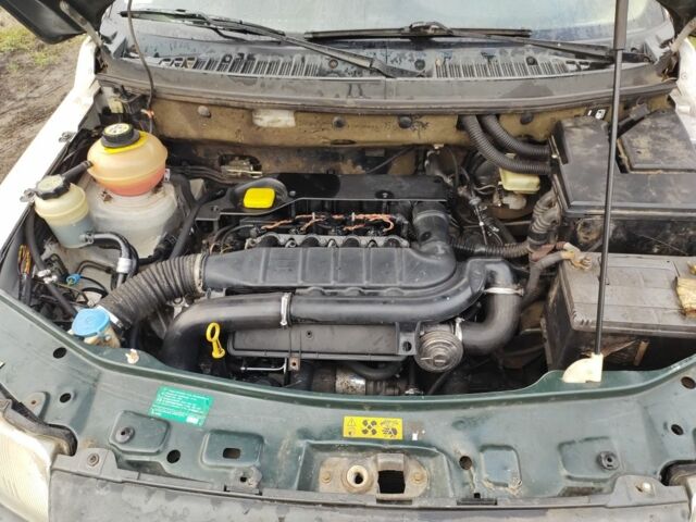 Серый Ленд Ровер Фрилендер, объемом двигателя 2 л и пробегом 300 тыс. км за 3600 $, фото 2 на Automoto.ua