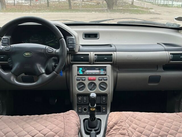 Сірий Ленд Ровер Freelander, об'ємом двигуна 2 л та пробігом 219 тис. км за 4200 $, фото 13 на Automoto.ua