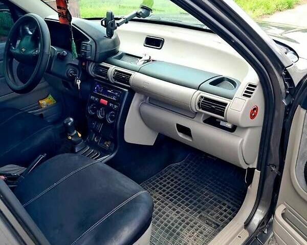 Серый Ленд Ровер Фрилендер, объемом двигателя 2 л и пробегом 167 тыс. км за 3500 $, фото 4 на Automoto.ua