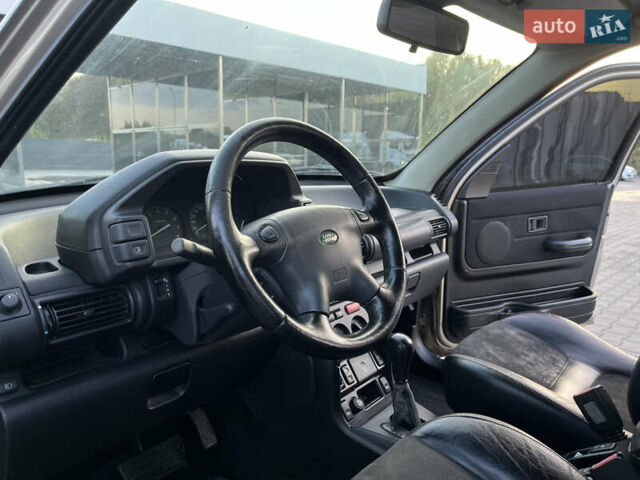 Ленд Ровер Фрилендер 2002 в Каменце-Подольском на Automoto.ua Серый Ленд Ровер Фрилендер, объемом двигателя 2.5 л и пробегом 257 тыс. км за 4999 $, фото 26 на Automoto.ua