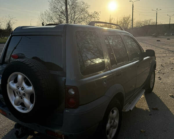 Серый Ленд Ровер Фрилендер, объемом двигателя 1.95 л и пробегом 200 тыс. км за 3900 $, фото 3 на Automoto.ua