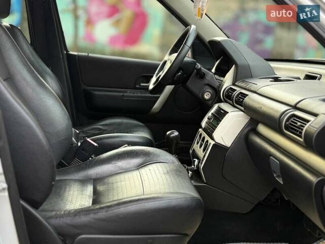 Серый Ленд Ровер Фрилендер, объемом двигателя 2.5 л и пробегом 227 тыс. км за 6799 $, фото 13 на Automoto.ua