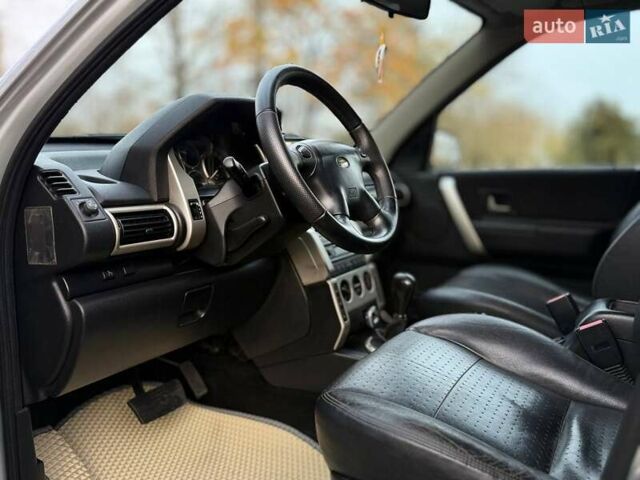 Серый Ленд Ровер Фрилендер, объемом двигателя 2.5 л и пробегом 227 тыс. км за 6799 $, фото 12 на Automoto.ua