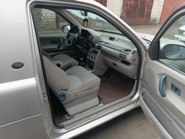 Серый Ленд Ровер Фрилендер, объемом двигателя 2 л и пробегом 200 тыс. км за 2800 $, фото 7 на Automoto.ua