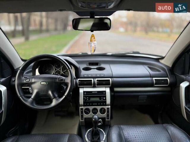 Серый Ленд Ровер Фрилендер, объемом двигателя 2.5 л и пробегом 227 тыс. км за 6799 $, фото 17 на Automoto.ua