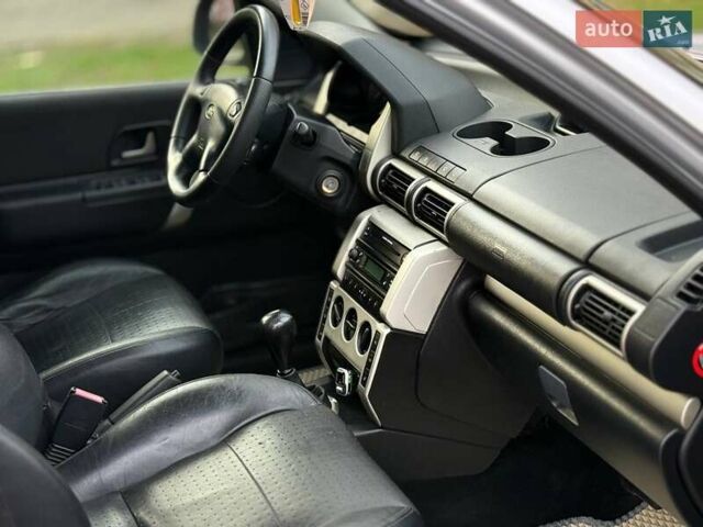 Серый Ленд Ровер Фрилендер, объемом двигателя 2.5 л и пробегом 227 тыс. км за 6799 $, фото 14 на Automoto.ua