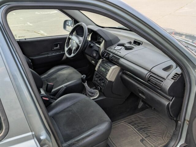 Сірий Ленд Ровер Freelander, об'ємом двигуна 2 л та пробігом 189 тис. км за 5500 $, фото 4 на Automoto.ua