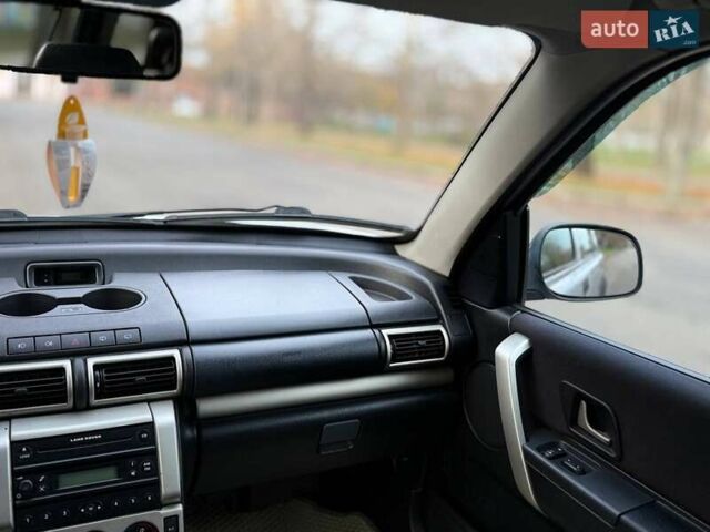 Серый Ленд Ровер Фрилендер, объемом двигателя 2.5 л и пробегом 227 тыс. км за 6799 $, фото 16 на Automoto.ua