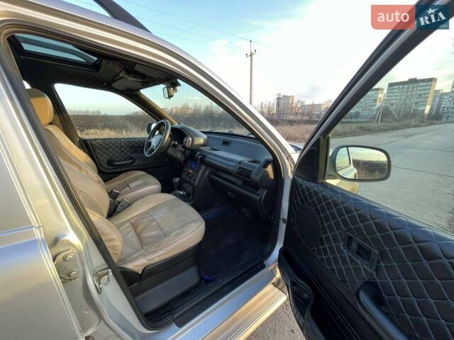 Сірий Ленд Ровер Freelander, об'ємом двигуна 2 л та пробігом 138 тис. км за 6600 $, фото 22 на Automoto.ua