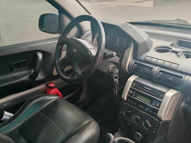 Ленд Ровер Фрилендер 2004 в Нежине на Automoto.ua Серый Ленд Ровер Фрилендер, объемом двигателя 2 л и пробегом 298 тыс. км за 7600 $, фото 6 на Automoto.ua