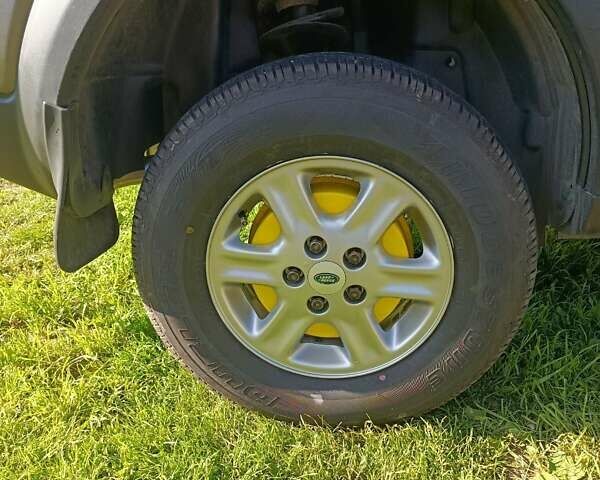 Сірий Ленд Ровер Freelander, об'ємом двигуна 2 л та пробігом 433 тис. км за 7000 $, фото 2 на Automoto.ua