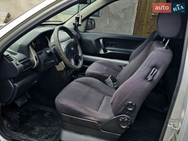 Серый Ленд Ровер Фрилендер, объемом двигателя 1.95 л и пробегом 322 тыс. км за 8100 $, фото 9 на Automoto.ua