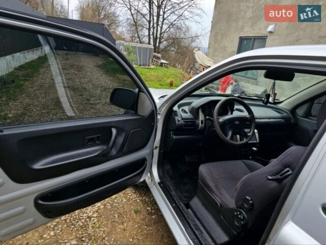 Серый Ленд Ровер Фрилендер, объемом двигателя 1.95 л и пробегом 322 тыс. км за 8100 $, фото 8 на Automoto.ua